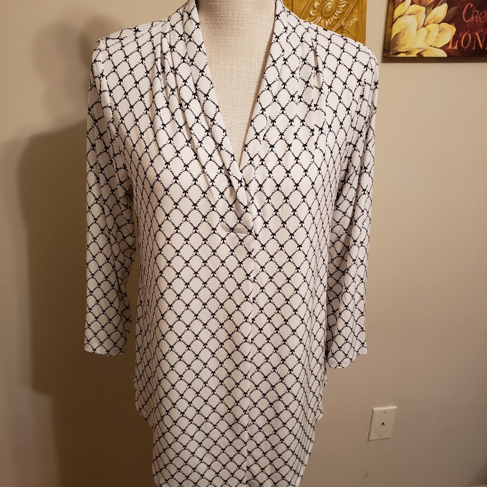 Charter Club, quarter-length, easy care top. M.